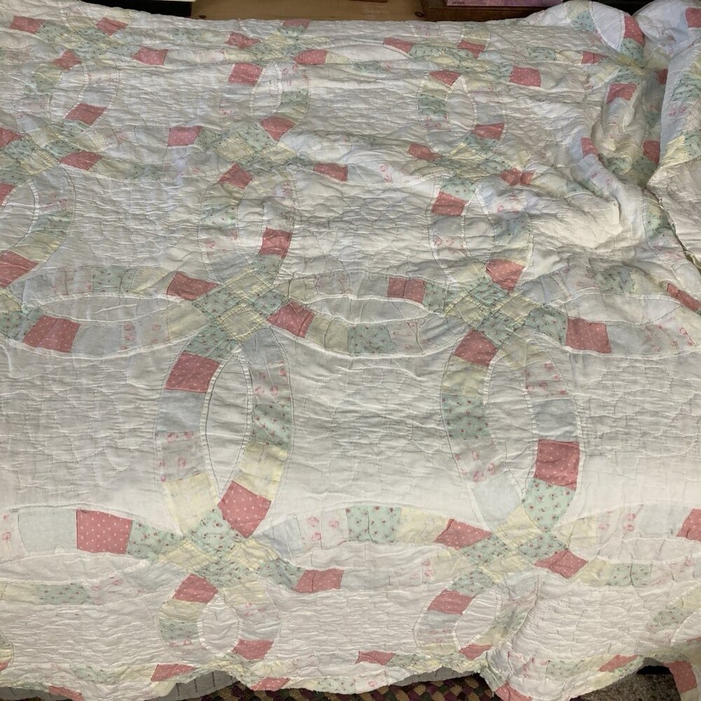 Vintage Patchwork Quilt Double Wedding Ring Shabby Cottage Well Worn Distressed